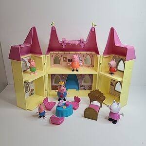 Peppa Pig's Princess Castle Deluxe Playset with 6 Figures